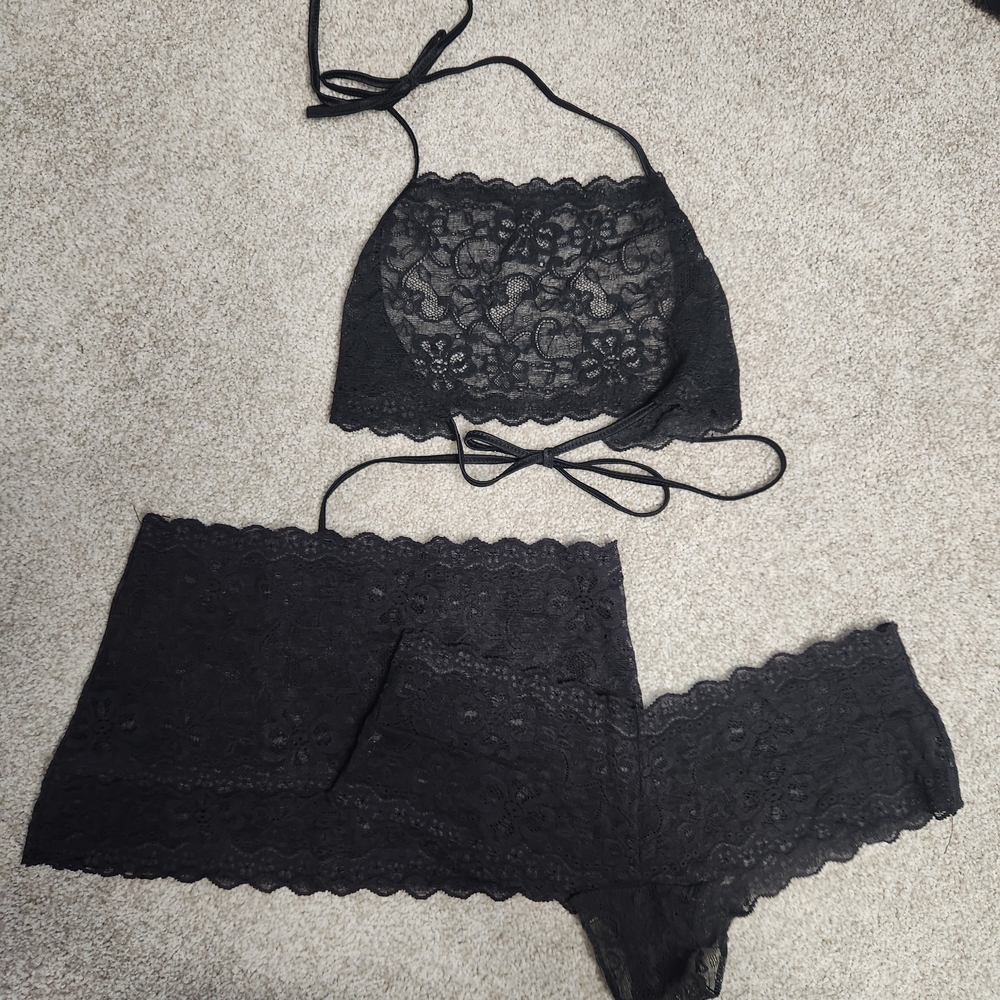 Lace Lingerie Set - image 2